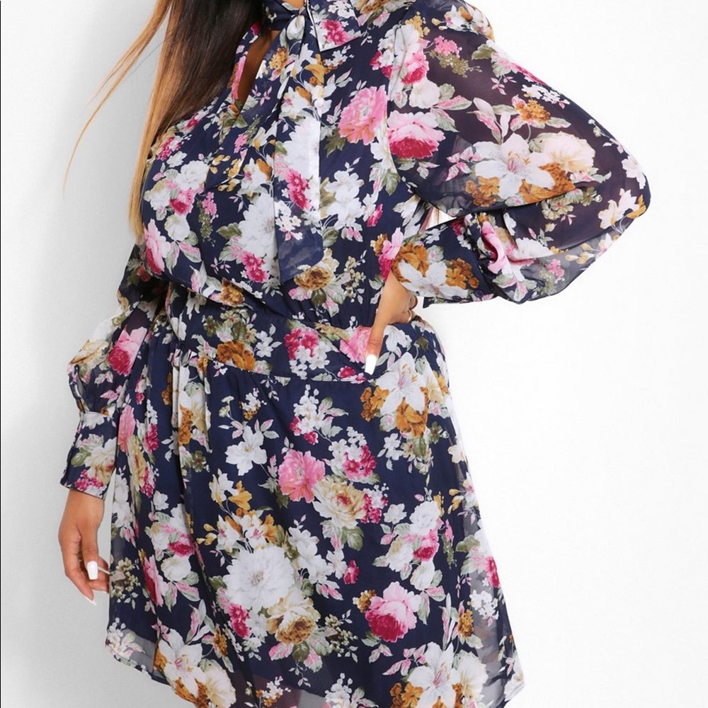 Boohoo plus size dress NWT